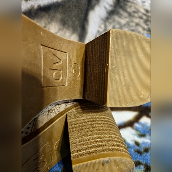 DOLCE VITA Chunky Heel Laser Cut Wedge Ankle Boots Size 7 - Picture 9 of 11